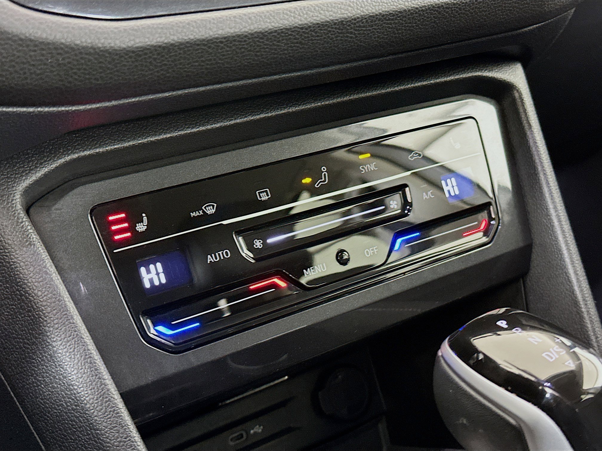 Used 2024 Volkswagen Tiguan SE image 23