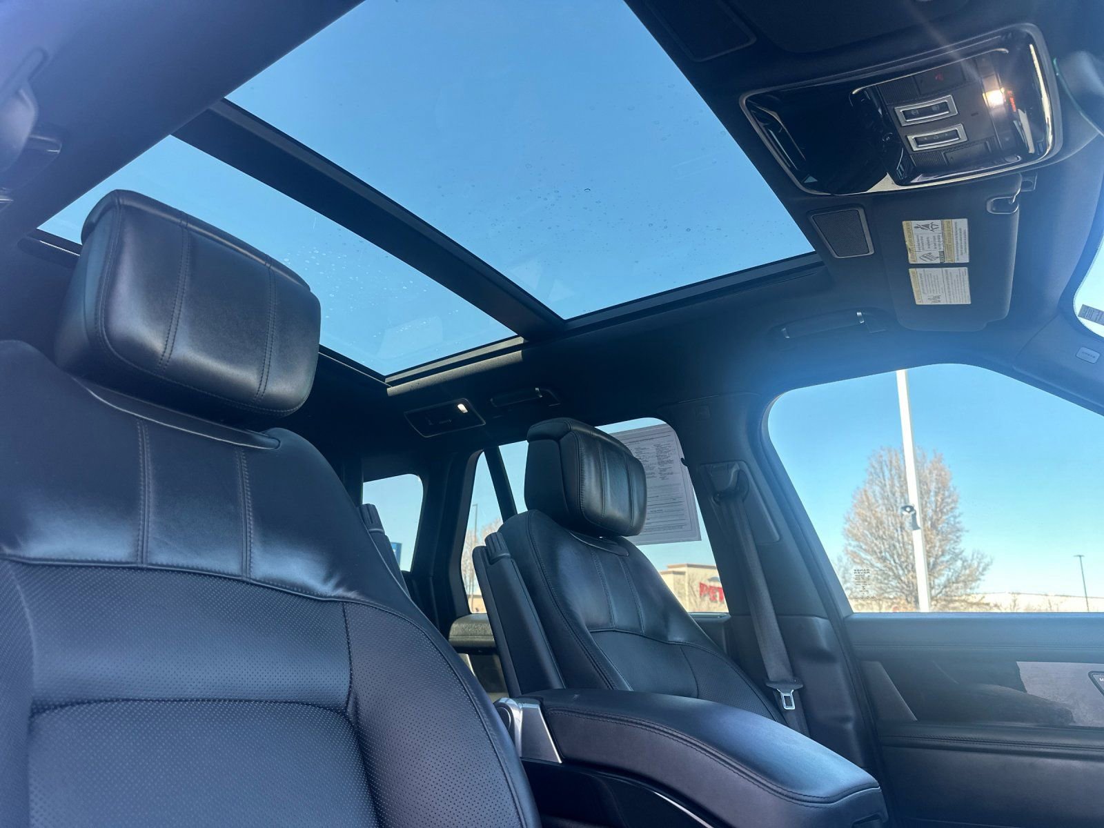 Used 2020 Land Rover Range Rover HSE image 18