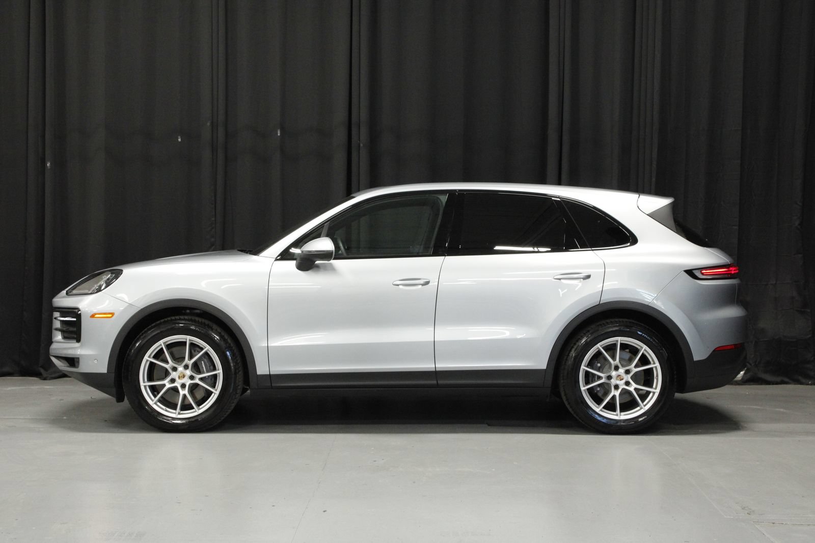 Certified 2025 Porsche Cayenne AWD/4WD image 2