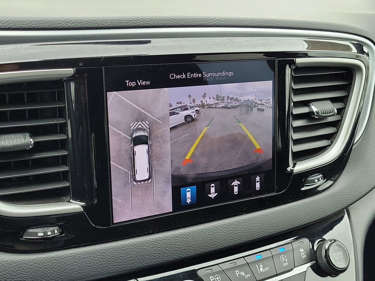 Used 2020 Chrysler Pacifica Touring w/ Advanced Safetytec Group image 33