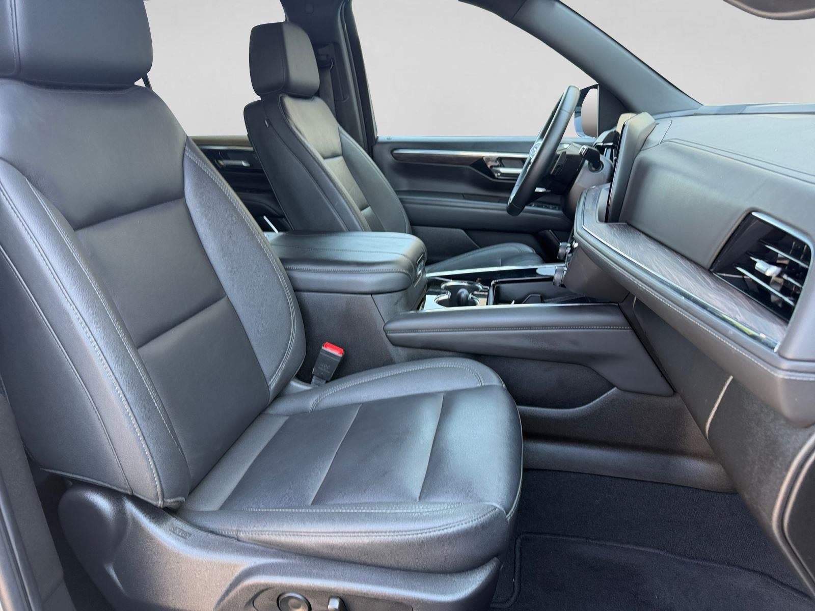 Used 2025 Chevrolet Tahoe Z71 AWD/4WD image 15