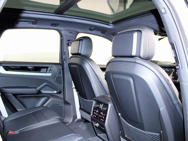 New 2025 Porsche Cayenne image 23
