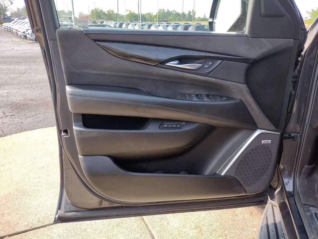 Used 2016 Cadillac Escalade Platinum AWD/4WD image 9