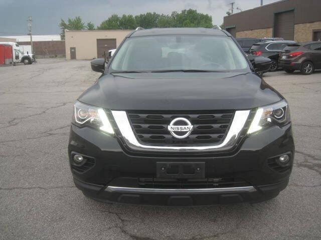 Used 2017 Nissan Pathfinder SV w/ SV Cold Weather Package AWD/4WD image 2