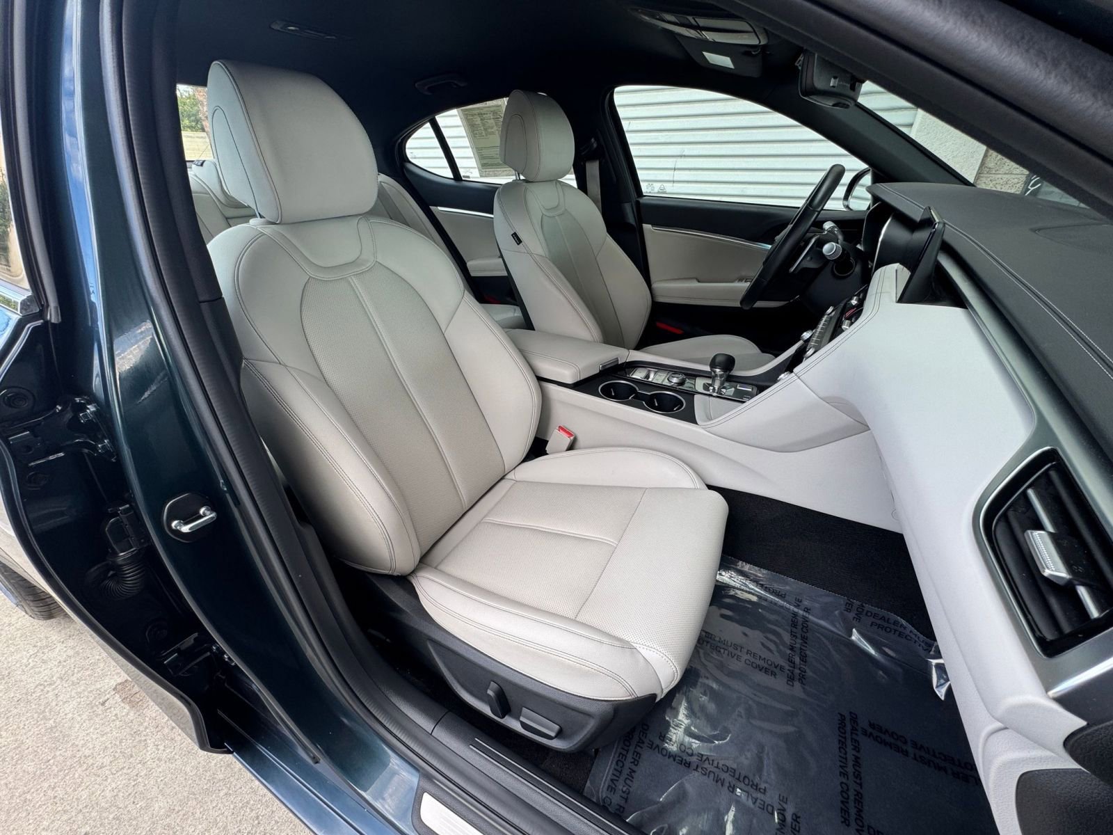 Used 2025 Genesis G70 2.5T image 36