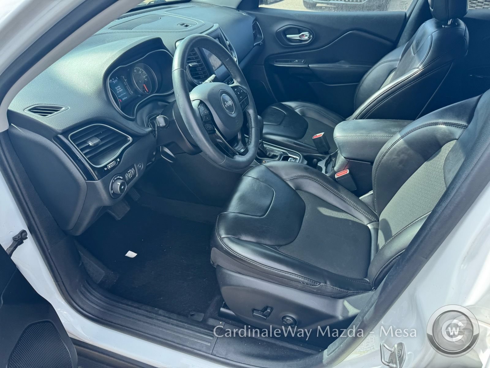 Used 2019 Jeep Cherokee Latitude Plus AWD/4WD image 11