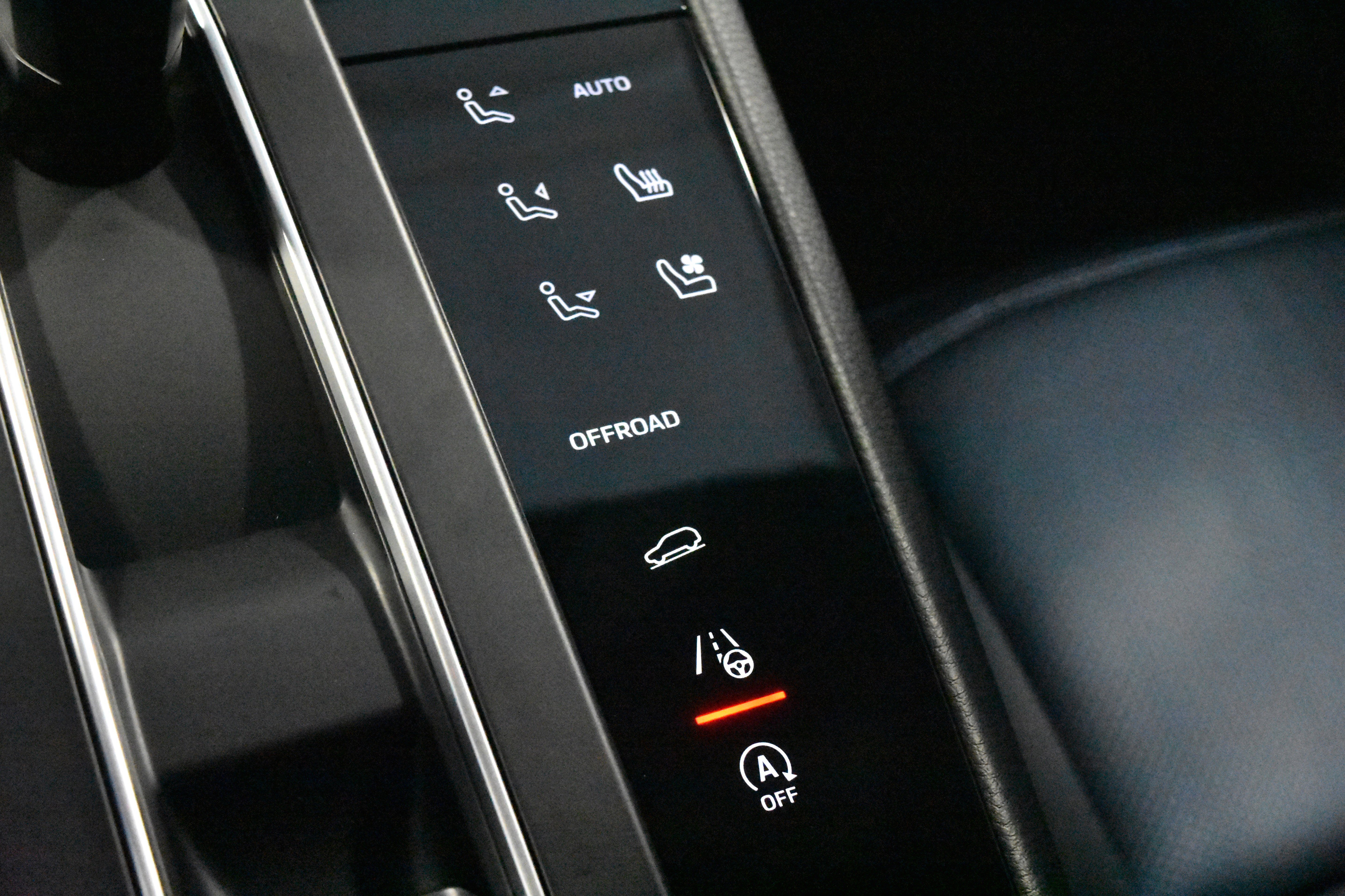 New 2026 Porsche Macan Turbo image 17