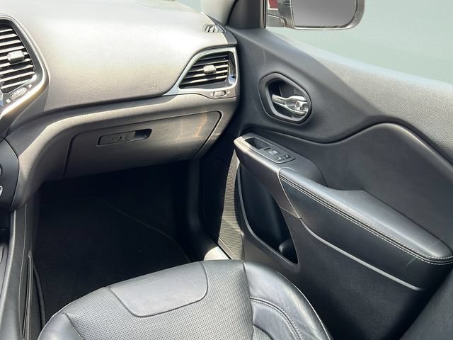 Used 2019 Jeep Cherokee Limited AWD/4WD image 13