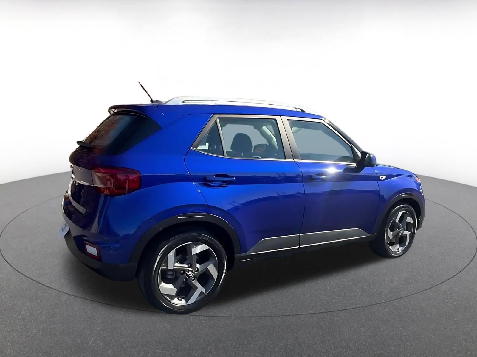 Used 2025 Hyundai Venue SEL image 15