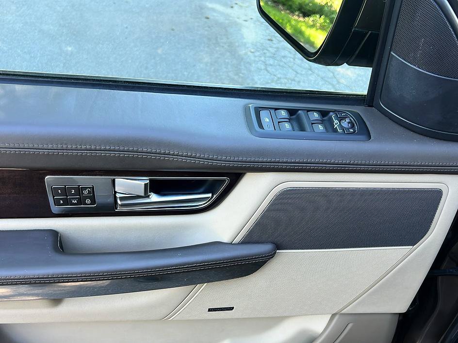 Used 2011 Land Rover Range Rover Sport HSE LUX AWD/4WD image 27