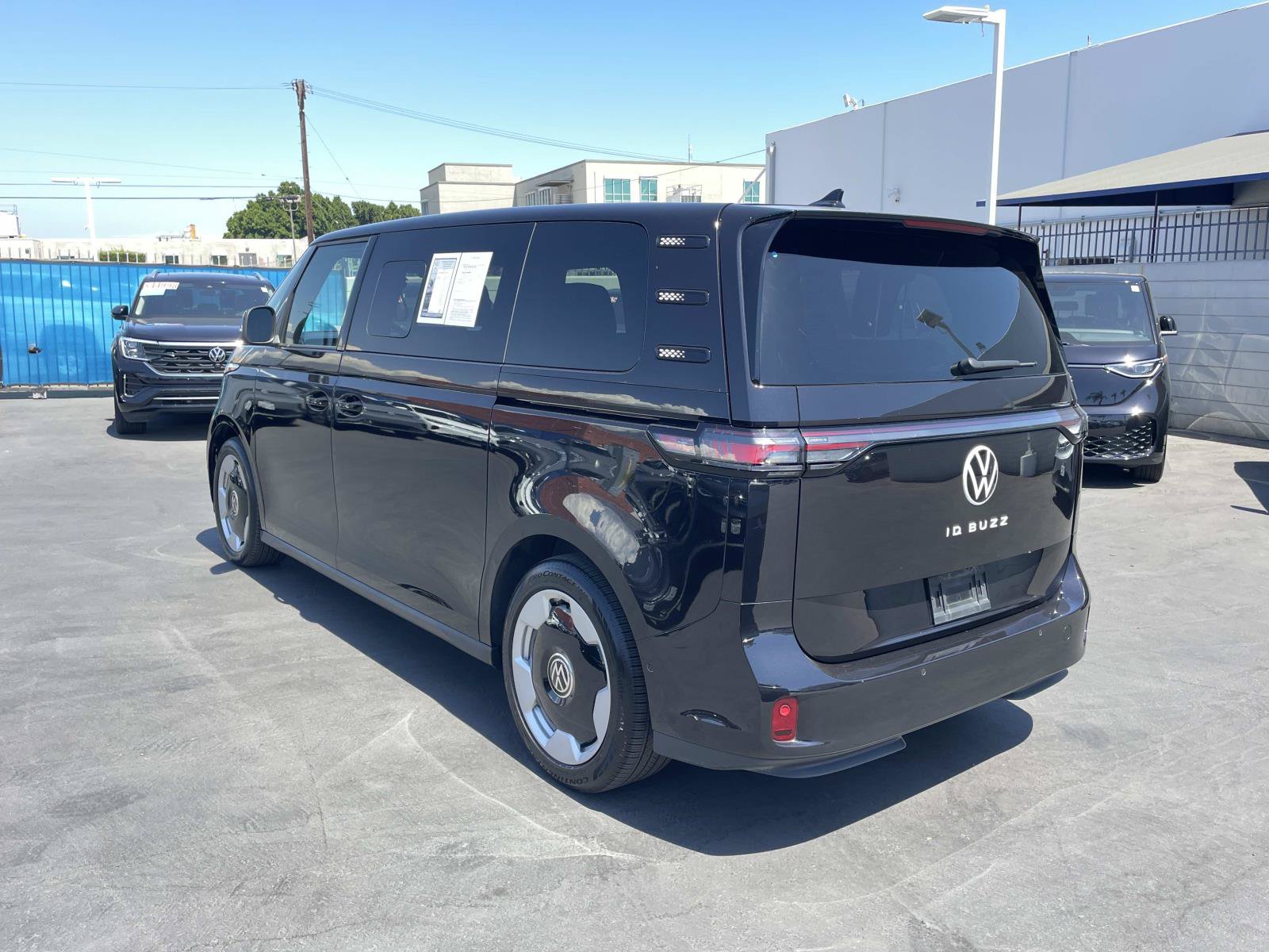 Certified 2025 Volkswagen ID. Buzz Pro S RWD image 3