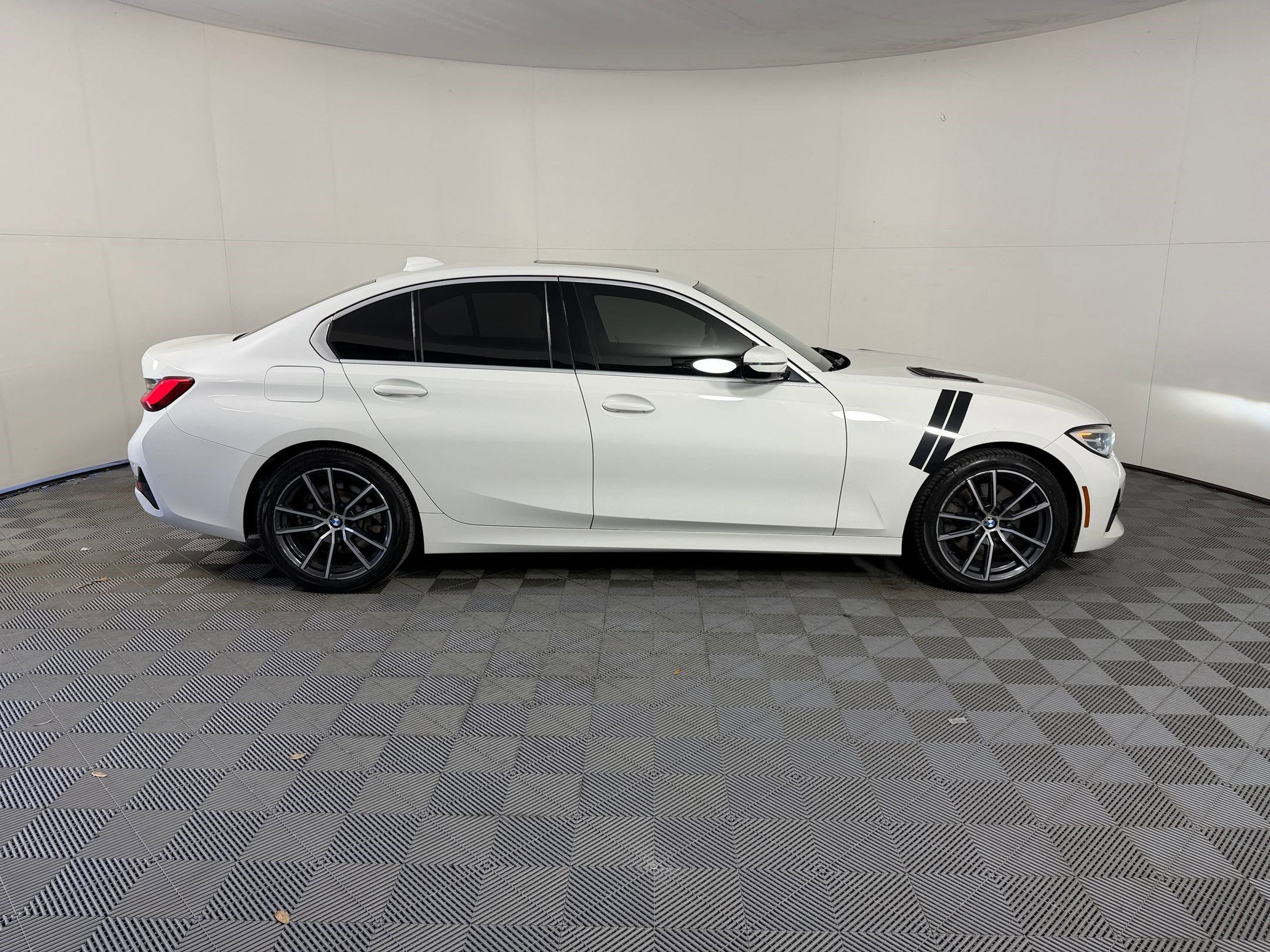 Used 2021 BMW 330i Sedan w/ Convenience Package RWD image 8