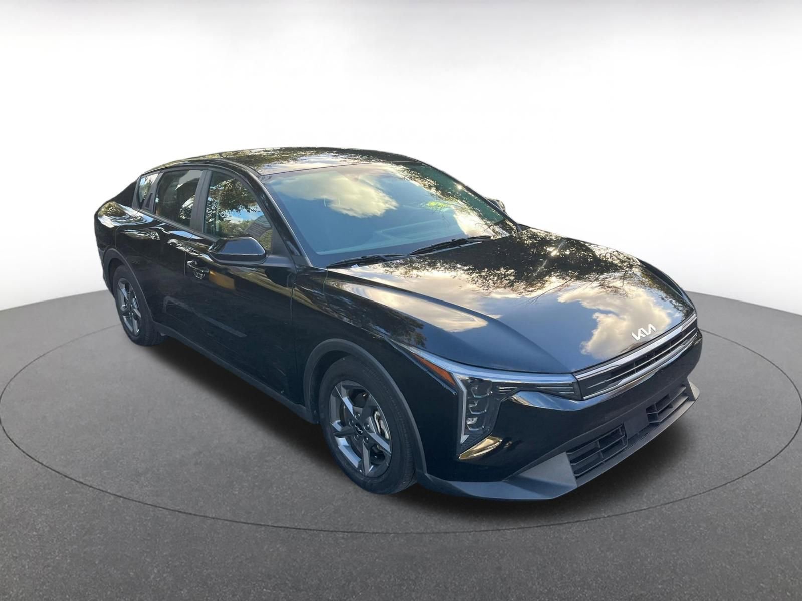 Used 2025 Kia K4 LXS image 1