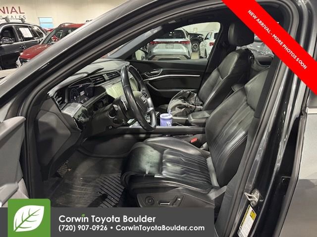Used 2019 Audi e-tron Prestige w/ Prestige Package image 9