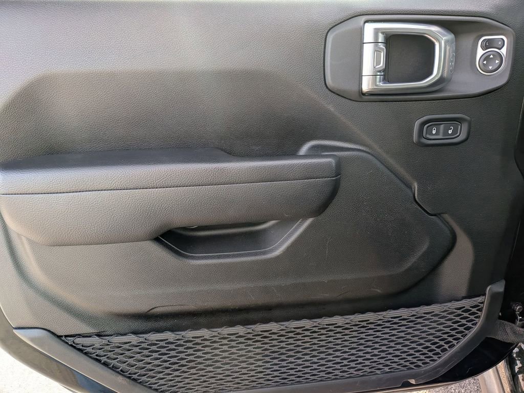 Used 2025 Jeep Wrangler Unlimited Rubicon w/ Convenience Group image 11