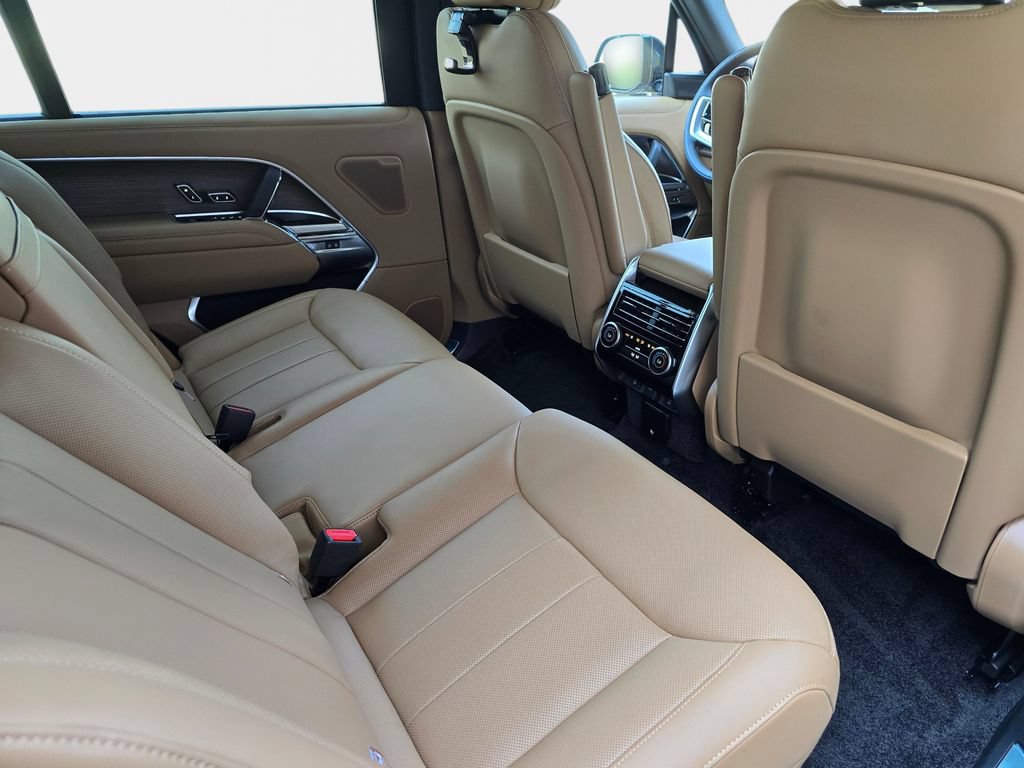 New 2026 Land Rover Range Rover Long Wheelbase SE AWD/4WD image 11