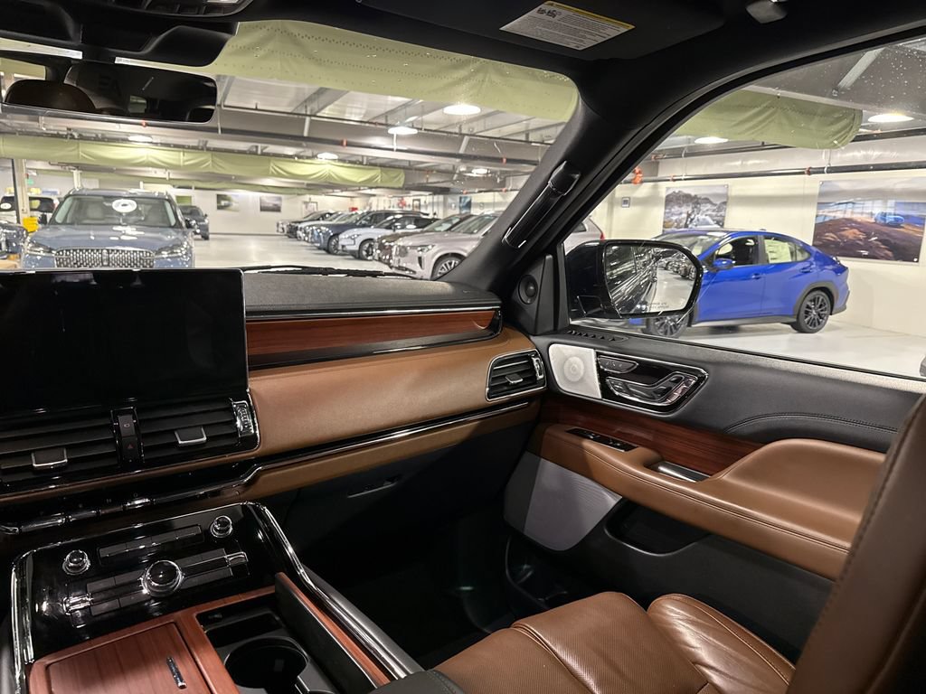 Used 2023 Lincoln Navigator L Reserve AWD/4WD image 26