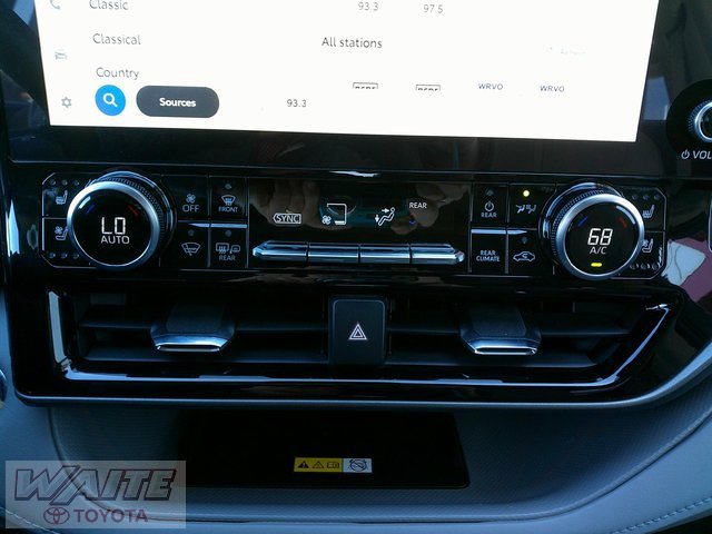 Used 2023 Toyota Highlander Limited image 19