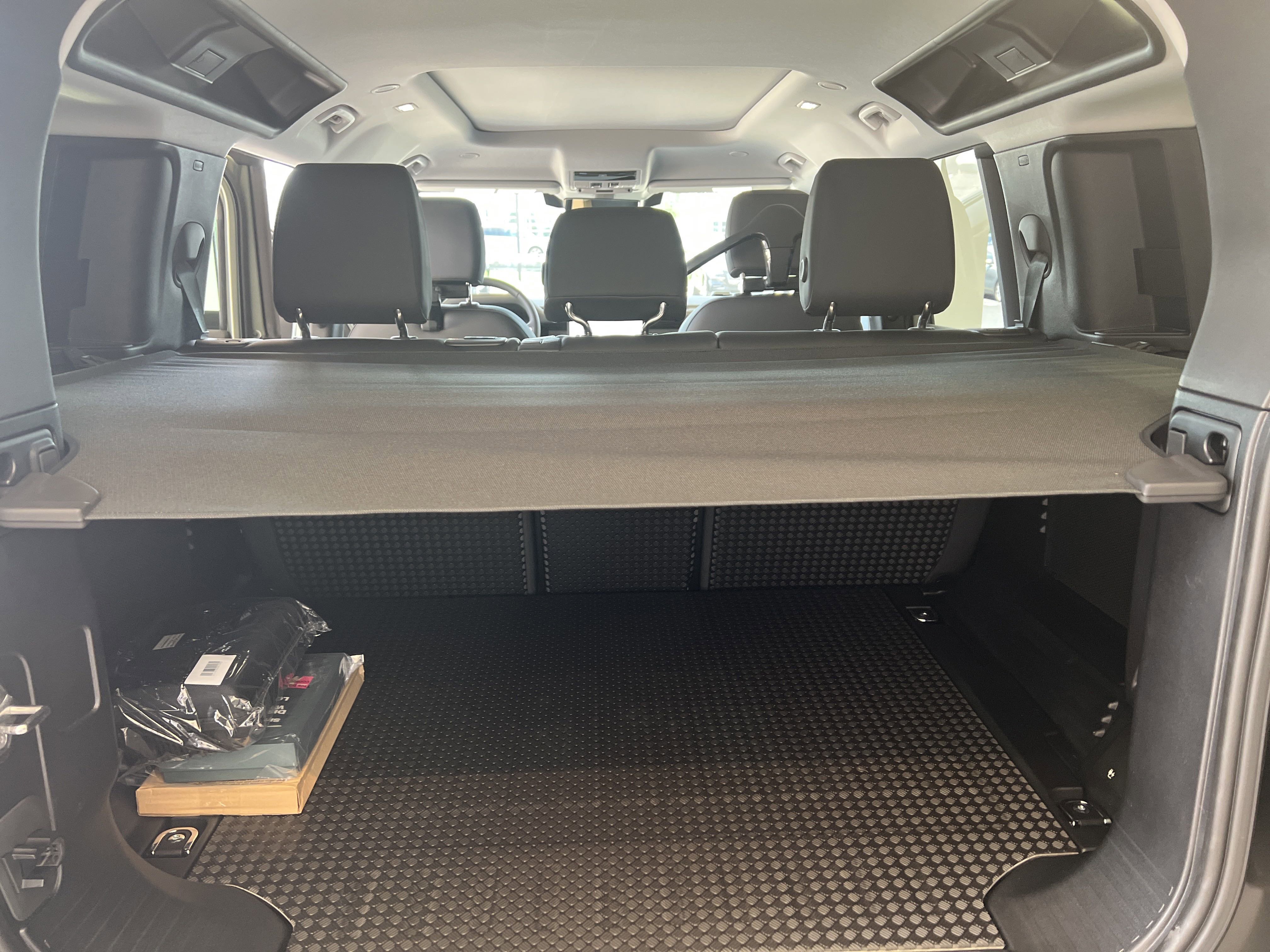 New 2025 Land Rover Defender 110 S image 12