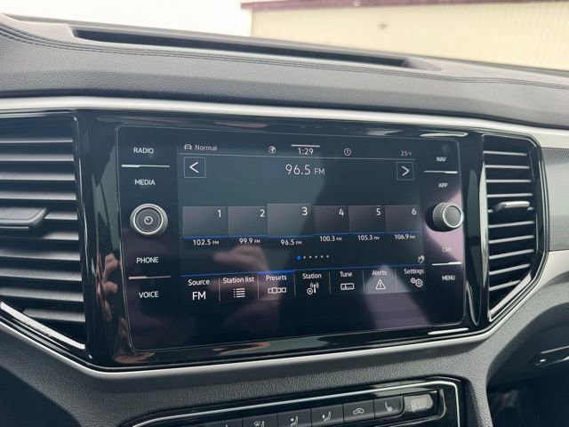 Used 2022 Volkswagen Atlas Cross Sport SEL R-Line AWD/4WD image 12