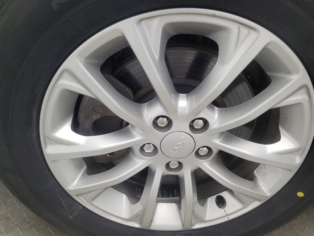 Used 2019 Jeep Cherokee Latitude w/ Popular Appearance Group image 31