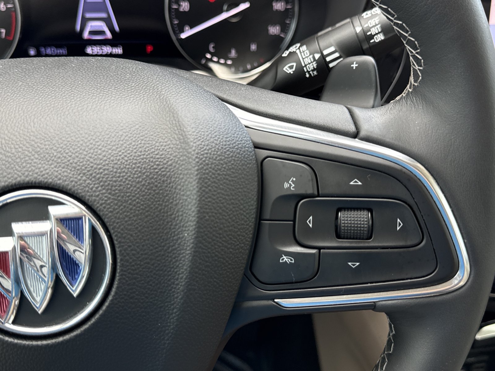Used 2022 Buick Envision Avenir w/ Technology Package II FWD image 16