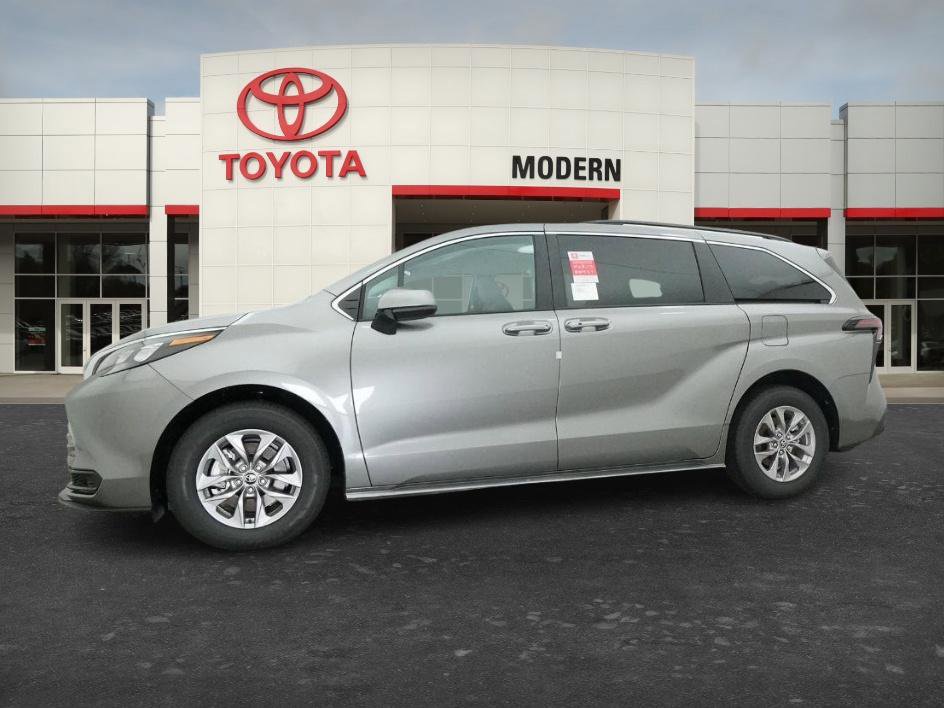 New 2026 Toyota Sienna LE FWD image 12