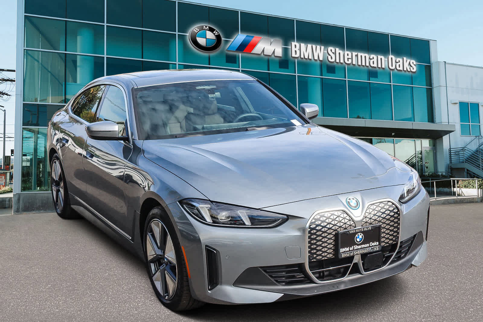 Used 2025 BMW i4 eDrive40 w/ Premium Package image 3