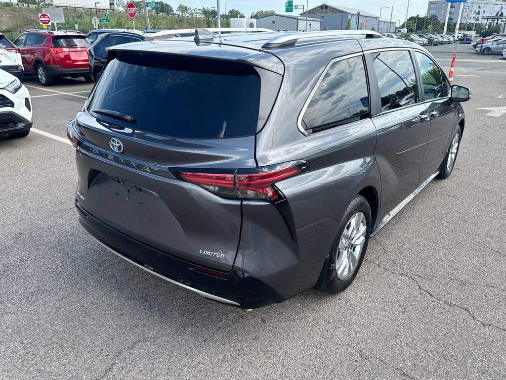 Used 2025 Toyota Sienna Limited AWD/4WD image 7