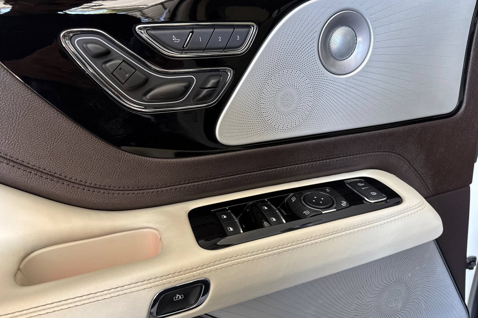 Certified 2023 Lincoln Aviator Black Label AWD/4WD image 11