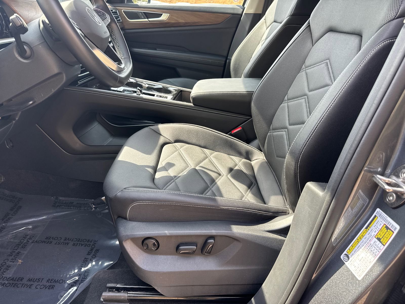 Used 2025 Volkswagen Atlas SE FWD image 9