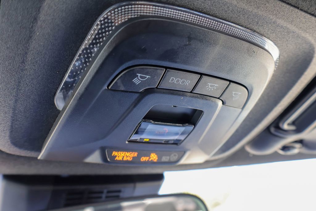 Used 2023 Toyota Corolla SE w/ Carpet Mat Package (TMS) FWD image 19