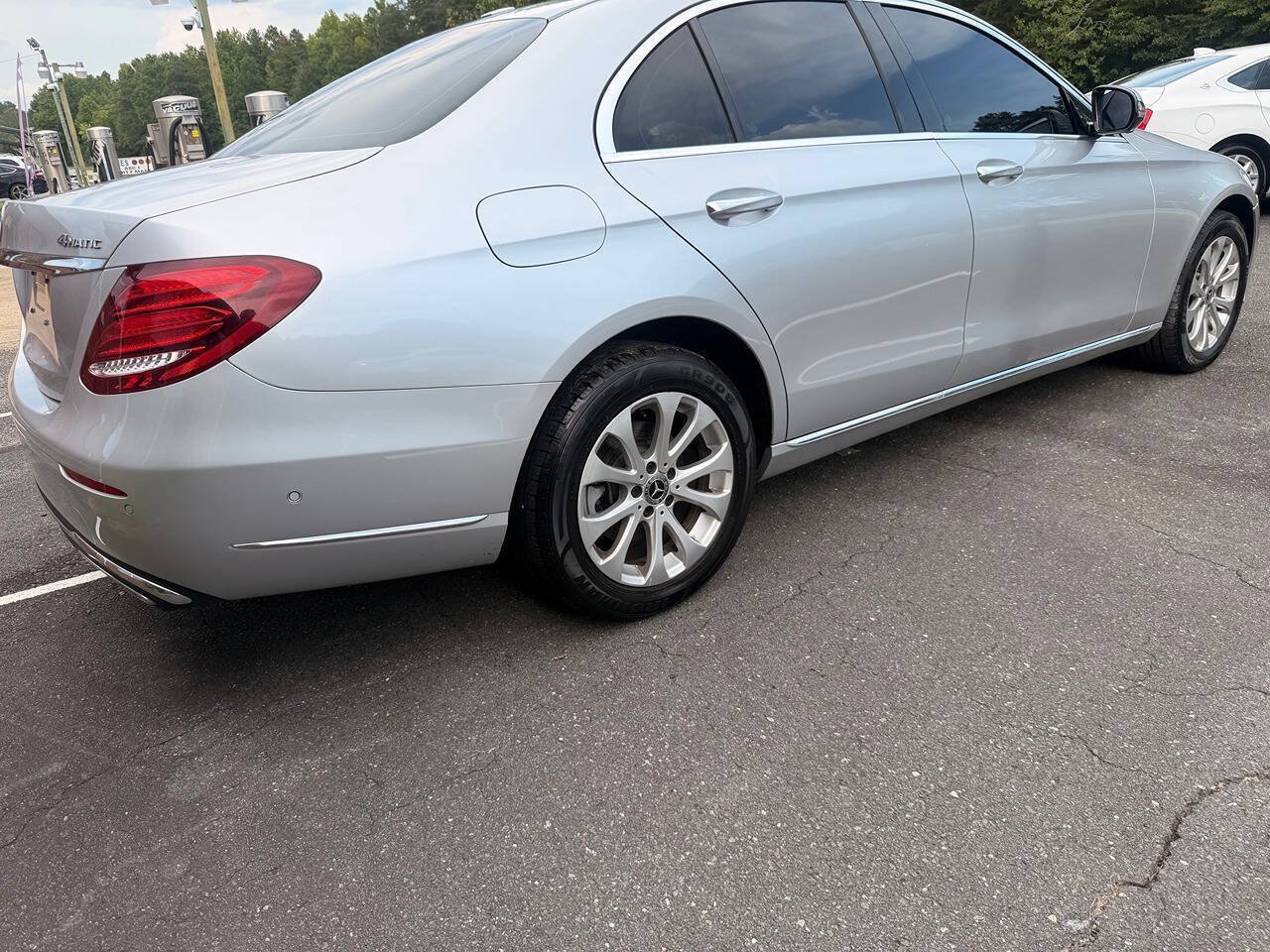 Used 2019 Mercedes-Benz E 300 4MATIC image 7