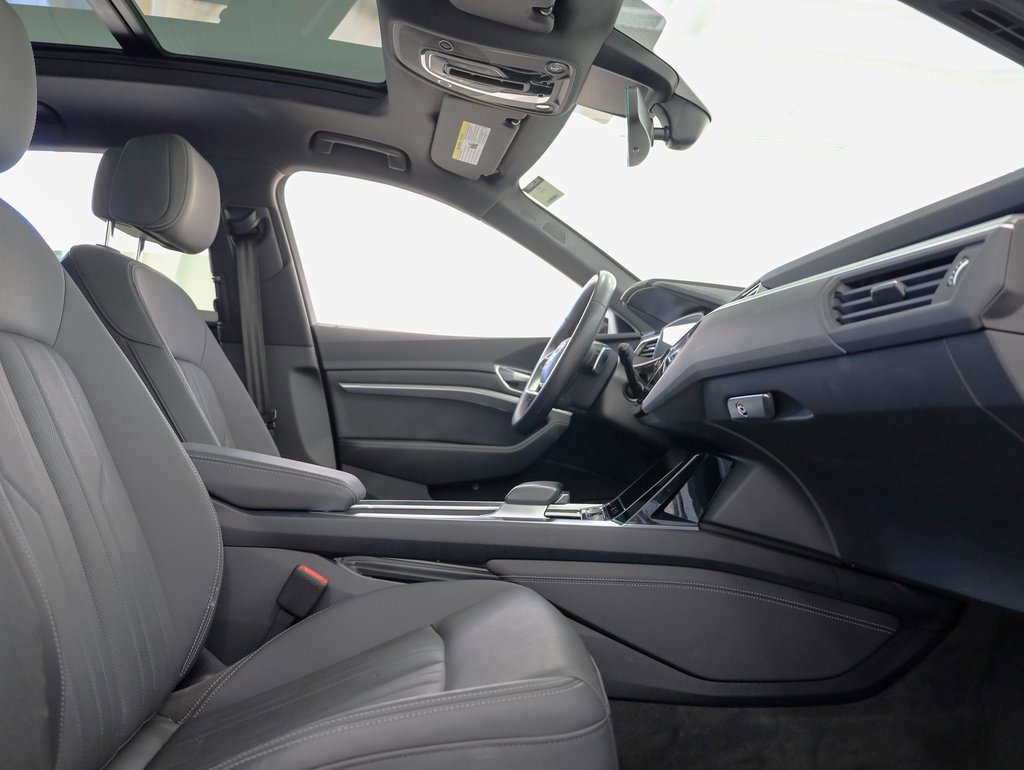 Used 2023 Audi e-tron Premium Plus w/ Premium Plus Package image 32