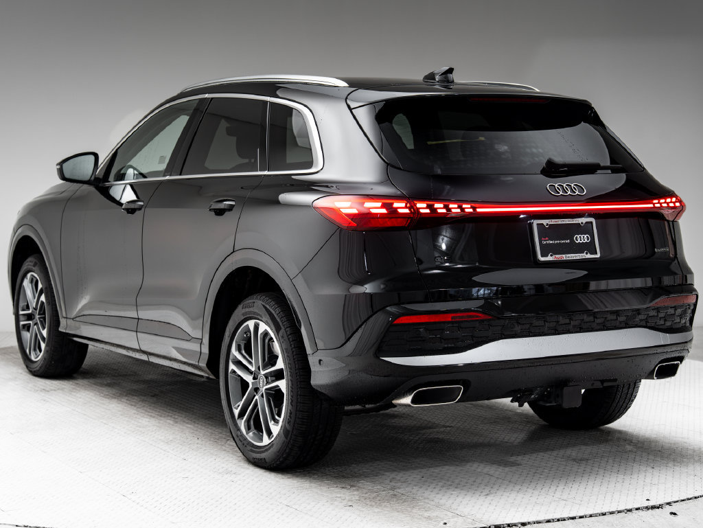 Used 2025 Audi Q5 Premium w/ 19" Wheel Package AWD/4WD image 3
