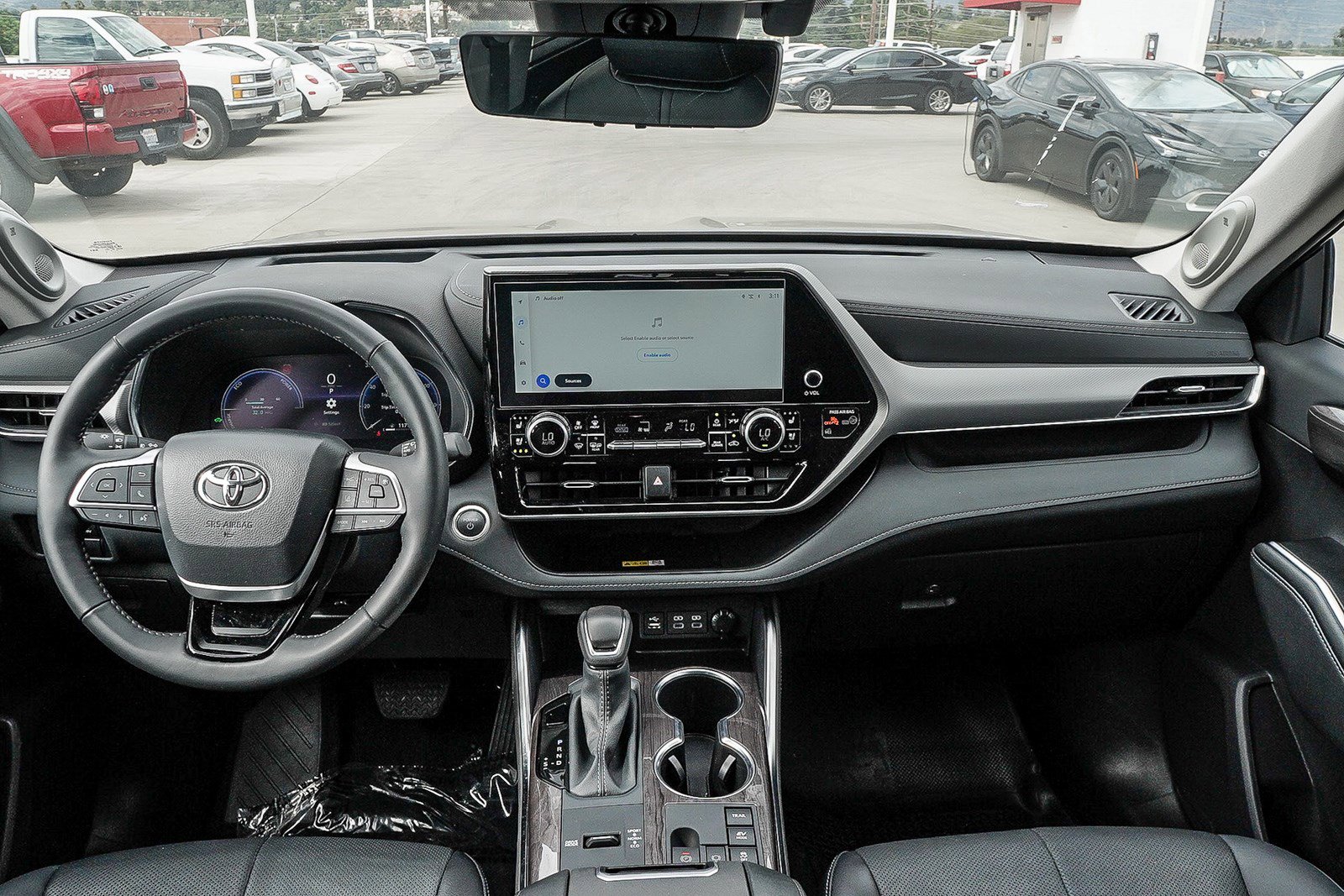 New 2025 Toyota Highlander Platinum image 16