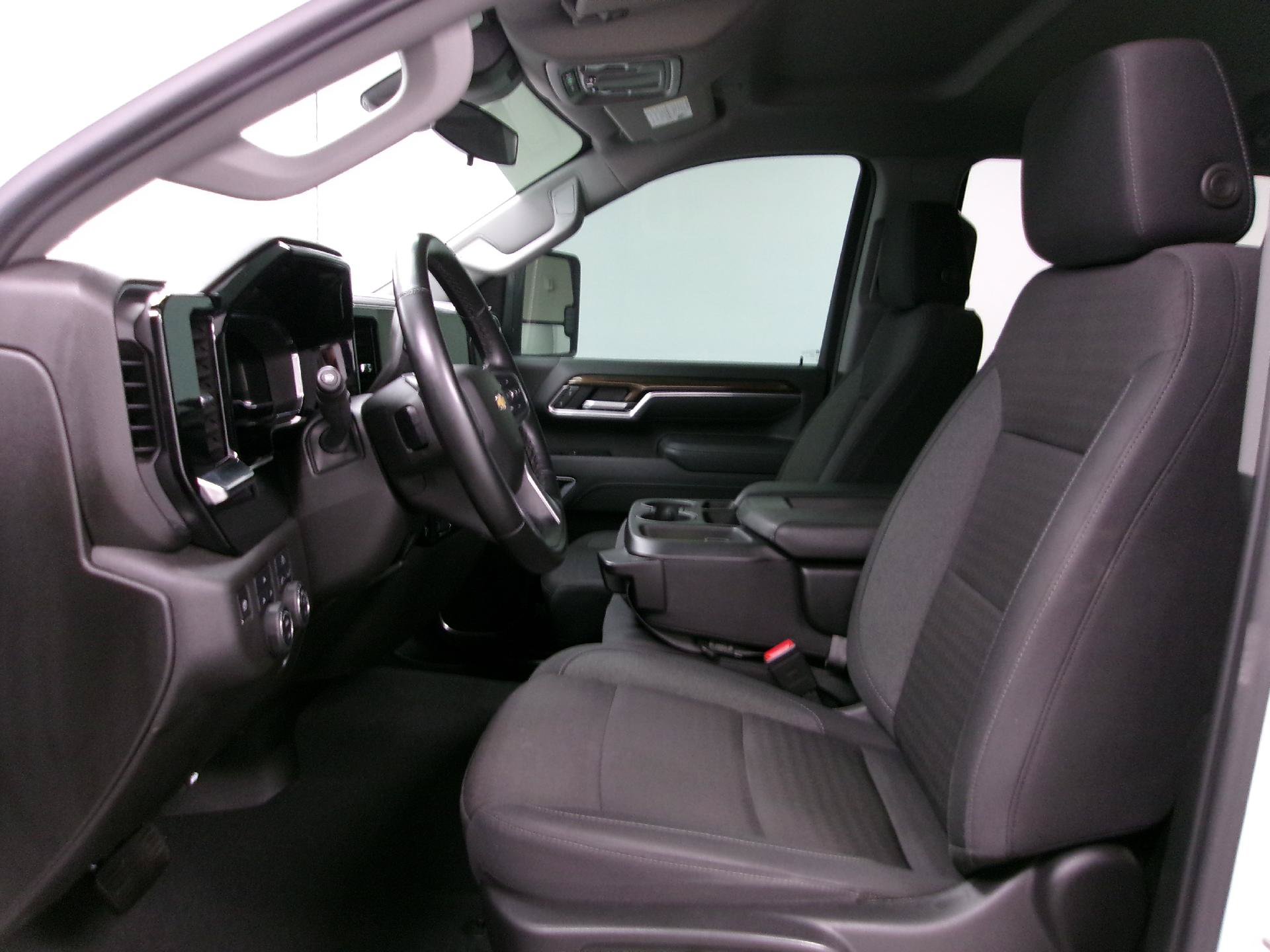 Used 2025 Chevrolet Silverado 2500 LT AWD/4WD image 9