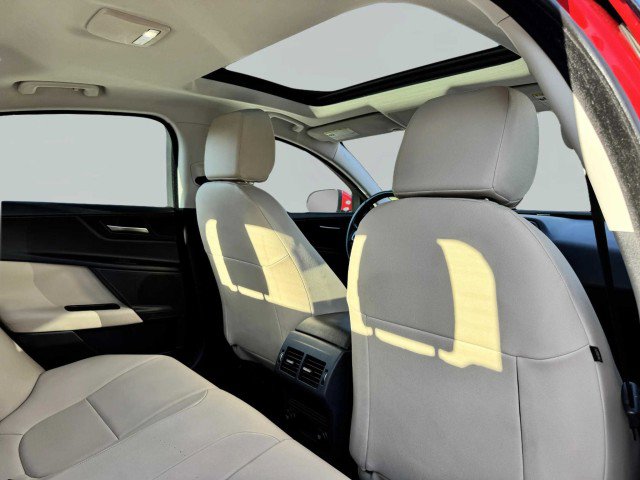 Used 2019 Jaguar XE Premium image 46