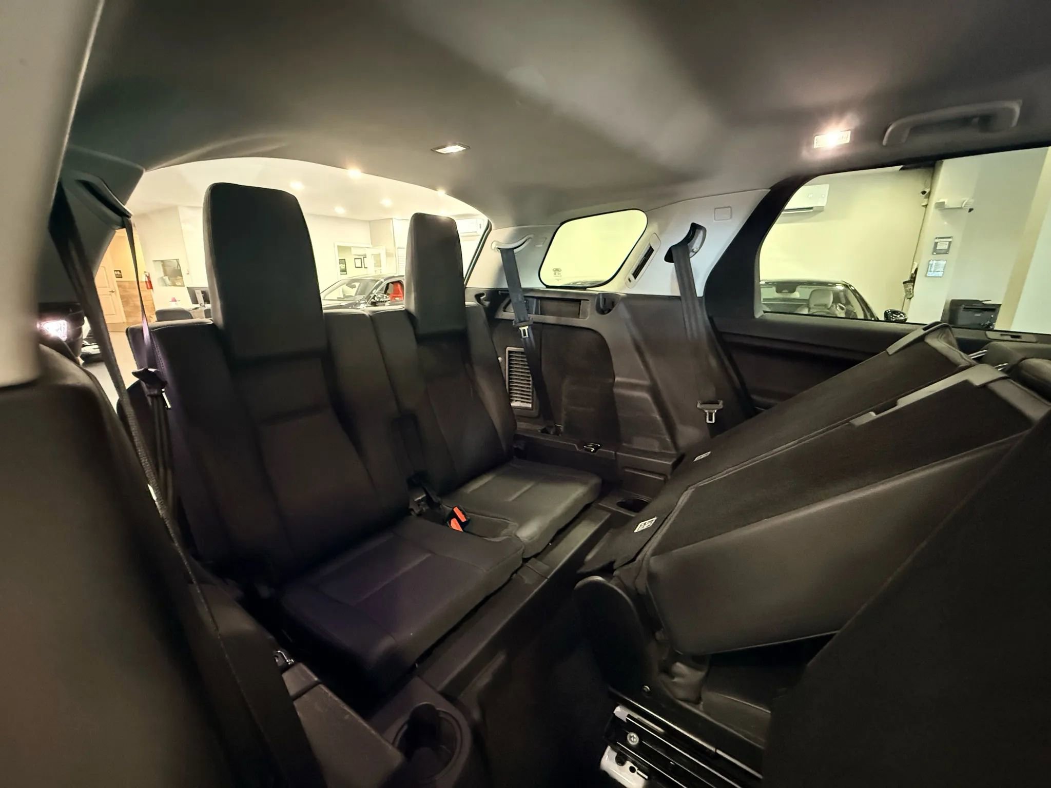 Used 2017 Land Rover Discovery Sport SE AWD/4WD image 17