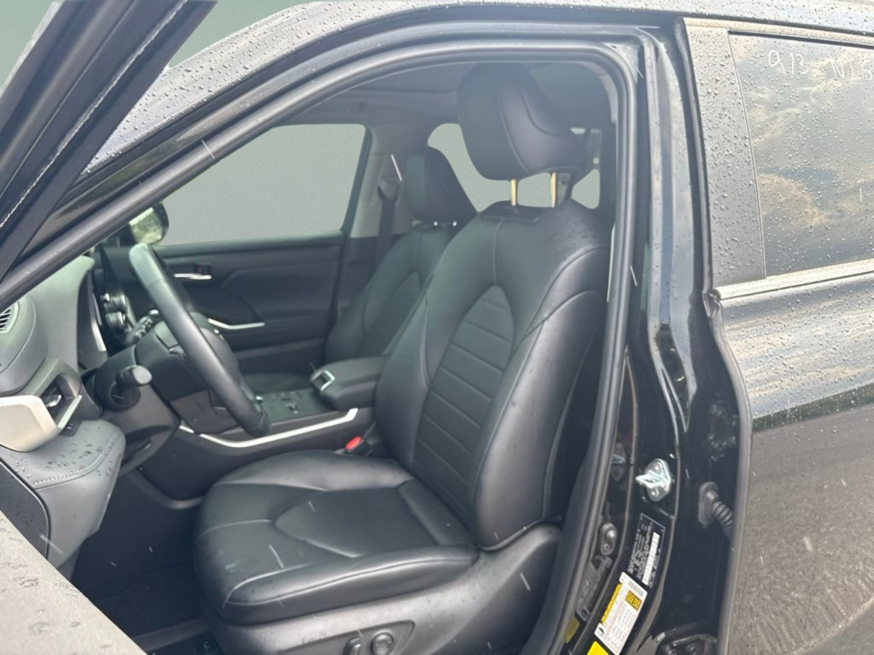 Used 2024 Toyota Highlander XLE FWD image 20