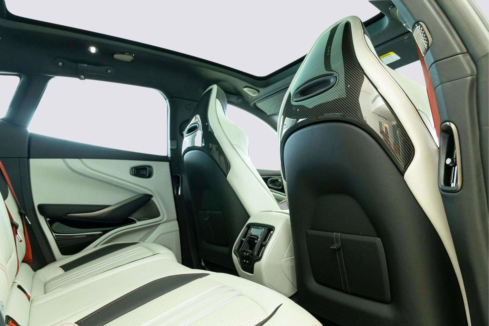 Used 2025 Aston Martin DBX 707 image 37