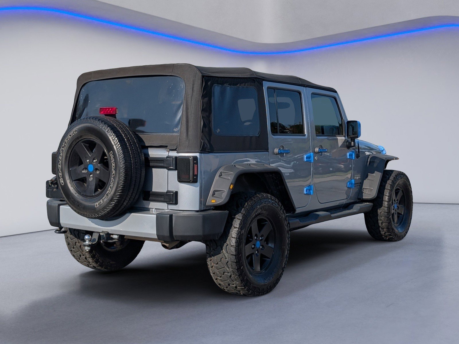 Used 2015 Jeep Wrangler Unlimited Sahara w/ Max Tow Package AWD/4WD image 9