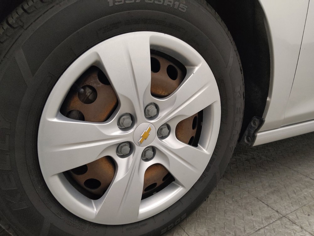 Used 2017 Chevrolet Cruze LS FWD image 31