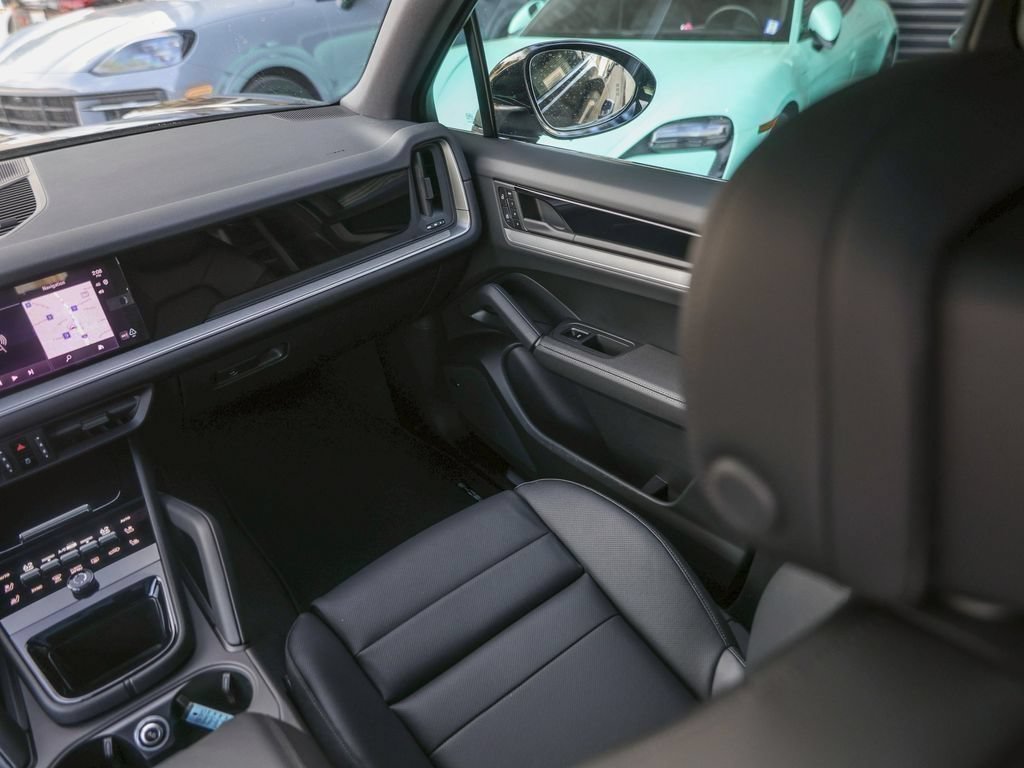 Certified 2026 Porsche Cayenne AWD/4WD image 32
