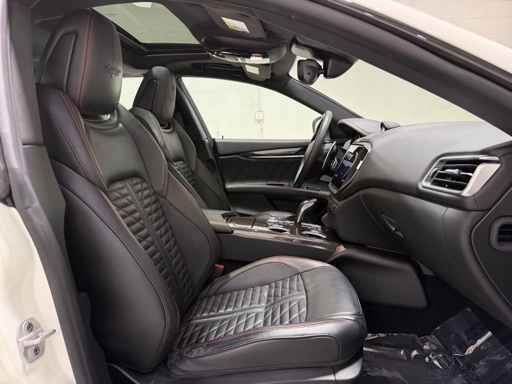 Used 2023 Maserati Ghibli Trofeo image 44