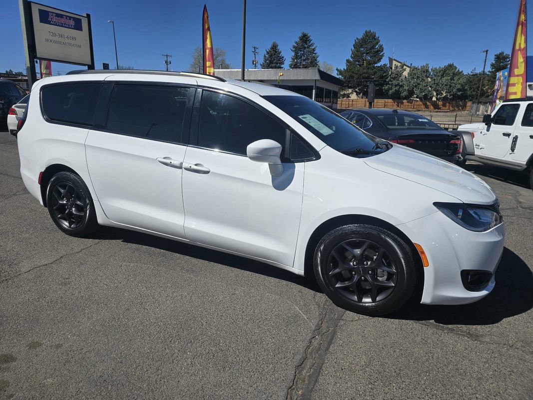 Used 2018 Chrysler Pacifica Touring-L w/ Premium Audio Group FWD image 7