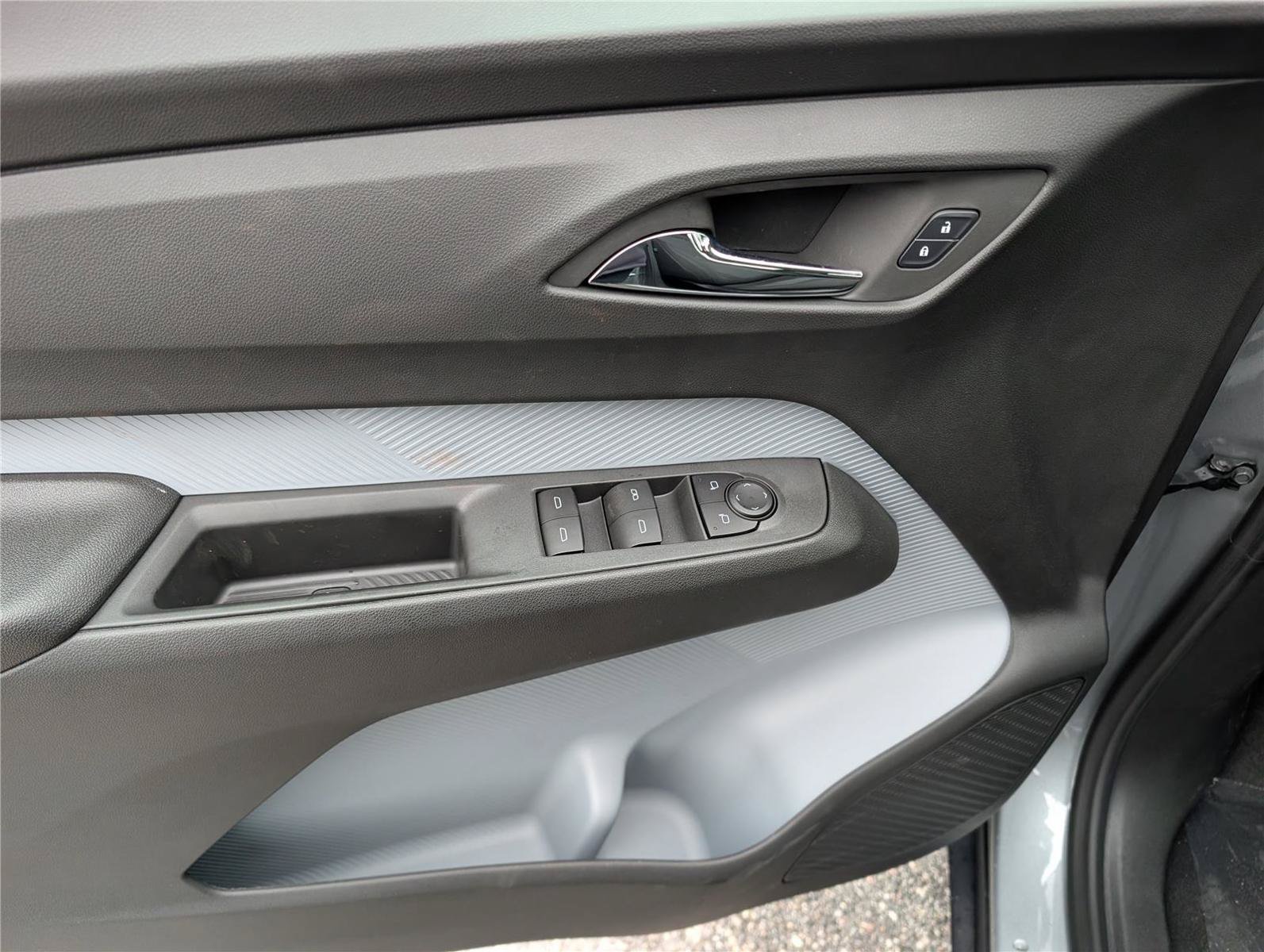 New 2027 Chevrolet Bolt LT w/ Comfort Package FWD image 14