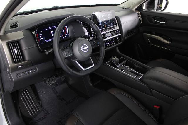 Certified 2025 Nissan Pathfinder Platinum w/ Cargo Package FWD image 19