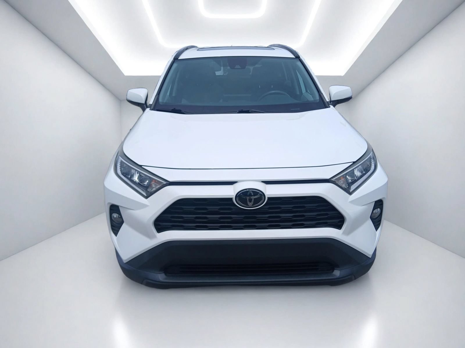 Used 2020 Toyota RAV4 XLE w/ Convenience Package FWD image 3
