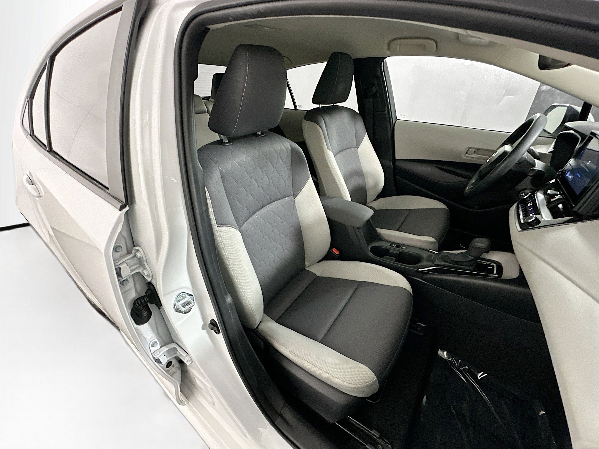 Used 2025 Toyota Corolla LE FWD image 27